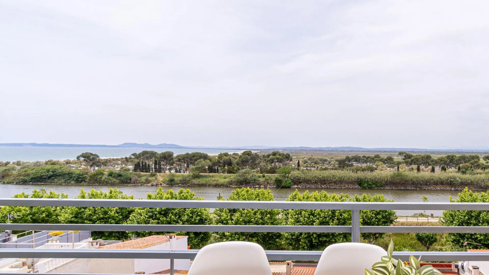 157-Empurialola-Apartamento Con Vistas Preciosas En Empuriabrava Lägenhet